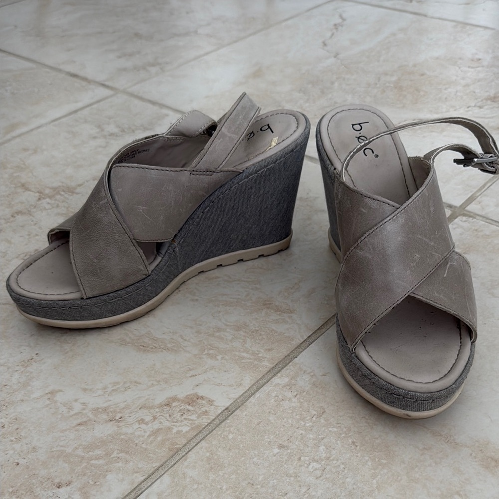 b.o.c. Cream and Gray Wedge Sandals with Cross-Strap Design